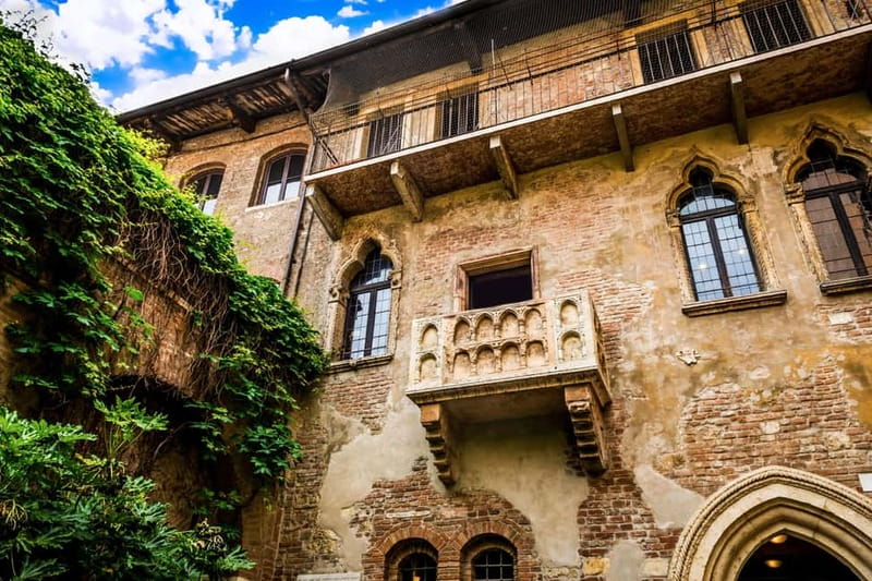 Discover Verona: City Highlights Guided Walking Tour - Juliet’s Courtyard and Romeo’s Houses: Romance With Street-Level Context