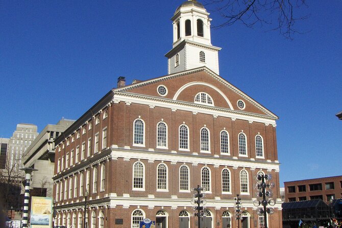 Downtown Freedom Trail Walking Tour - History & Architecture - Guides matter: humor, Q&A, and clear explanations on foot