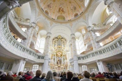 Dresden: Complete Walking Tour with Frauenkirche Visit - Getting Your Bearings: Stallhof, Fürstenzug, and Neumarkt