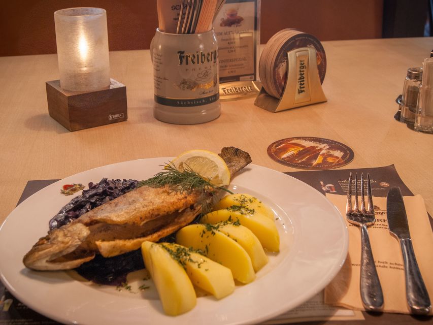 Dresden: Walking Tour with a Night Watchman including a Meal - What the guide actually does with the group