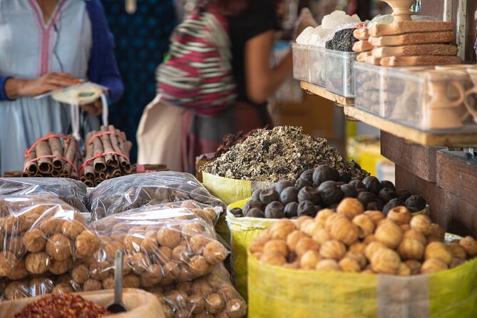 Dubai Souks, Food & Culture Walking Tour - Al Fahidi Historical Neighbourhood: The Sit-Down Emirati Meal