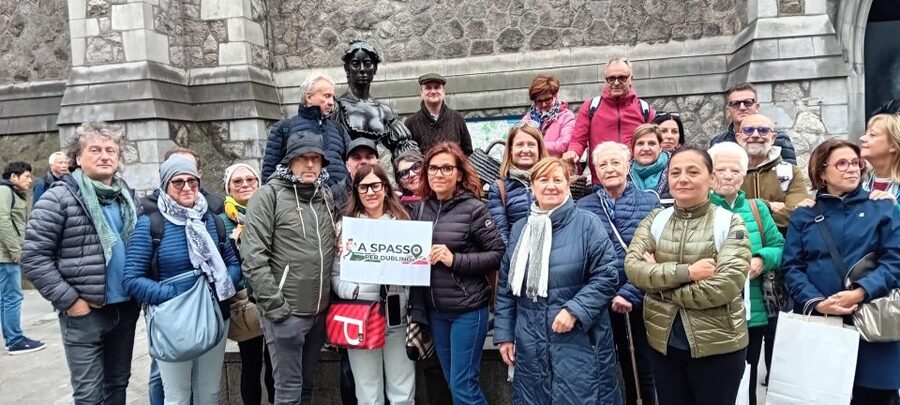 Dublin Highlights: 2.45-Hour Walking Tour in Italian - Dublin Castle and the shift from British rule to Irish self-determination