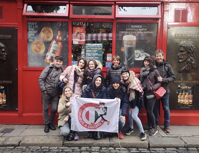 Dublin Highlights: 2.45-Hour Walking Tour in Italian - Crossing the Liffey on Ha’penny Bridge and spotting north-side icons