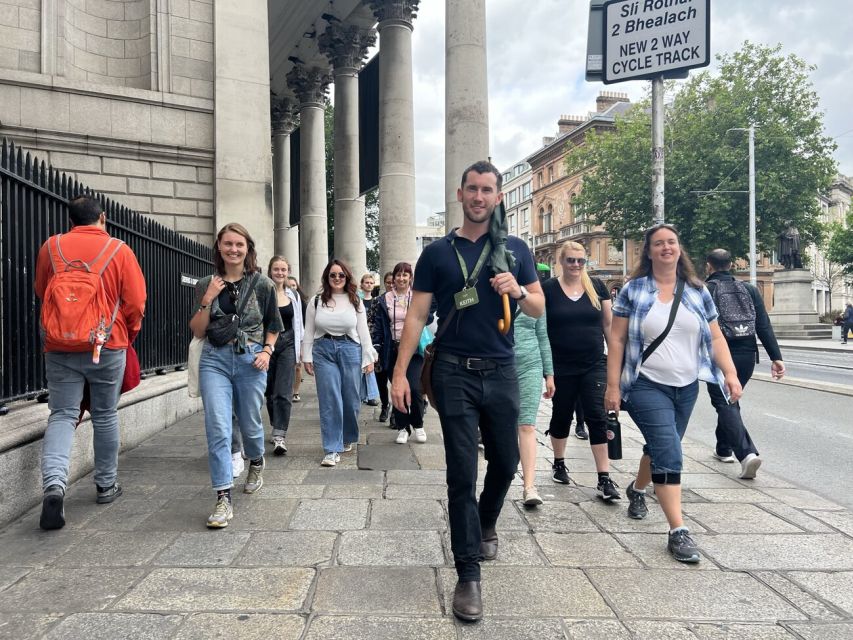 Dublin: Highlights and Hidden Gems Walking Tour - Meeting outside The Old Storehouse Pub and tracking the green umbrella
