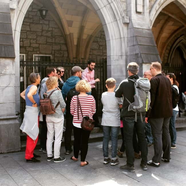 Dublin: Sightseeing Walking Tour in German - Fishamble Street & Smock Alley: street-level surprises