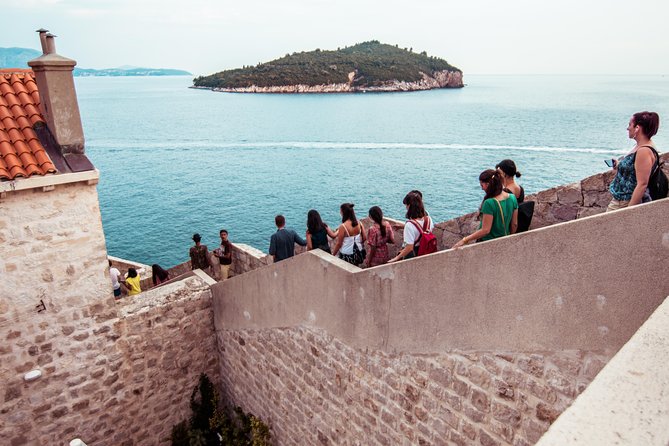 Dubrovnik: Ancient City Walls & Wars Walking Tour - Where the tour starts: finding Dubrovnik Walks under the orange umbrella