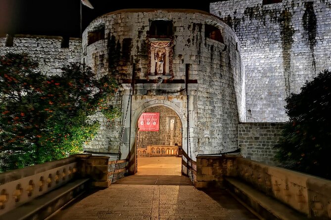 Dubrovnik By Night Walking Tour - Franciscan Church Area and Onofrio Fountain: Water, Pharmacy, and Early Ideas