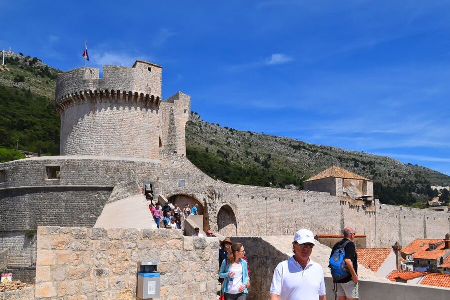 Dubrovnik: City Walls Early Morning or Sunset Walking Tour - Walking the 2-kilometer Walls: terracotta rooftops, Adriatic horizons, and cannons