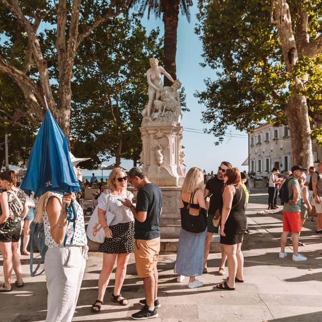Dubrovnik: City Walls Early Morning or Sunset Walking Tour - Amerling Fountain meeting point: start outside the old town, then head in smart