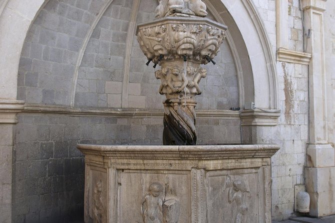 Dubrovnik Discovery Old Town Walking Tour - Brsalje Street and Pile Gate: quick pauses that help you navigate
