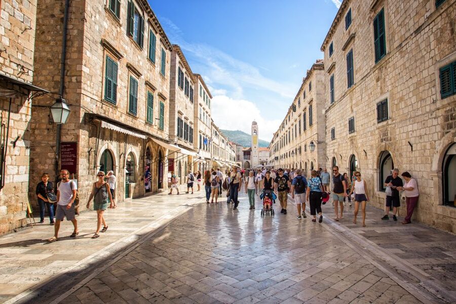 Dubrovnik: Early Bird Walking Tour - Meeting at Amerling Fountain: starting with the right energy