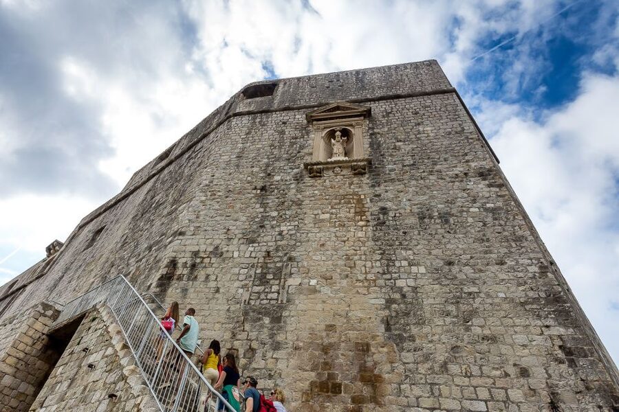 Dubrovnik: Game of Thrones&Lokrum Island Walking Tour - Old Port and the ferry transition: from walls to water