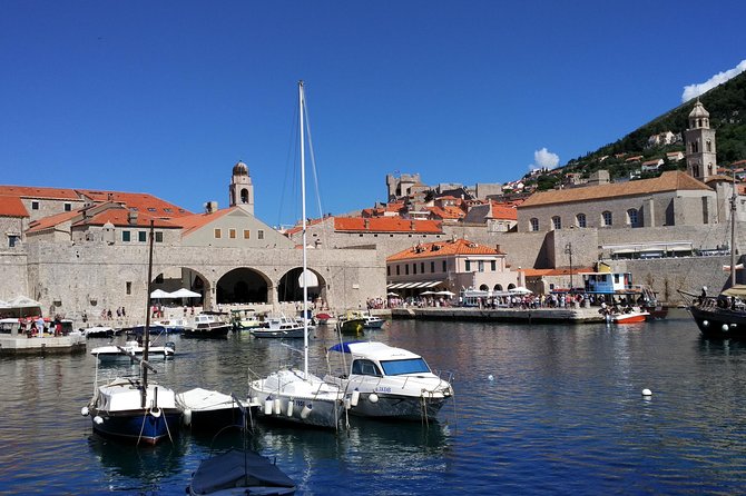 Dubrovnik Old Town: Small-Group Walking Tour With A Local - Marin Držić’s golden nose and the symbolism around Orlando Column