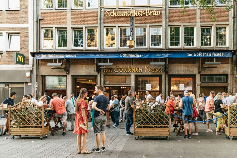 Düsseldorf: Altbier-Safari Beer Walking Tour - Schumacher at Im Goldenen Kessel: microbrews and real comparison