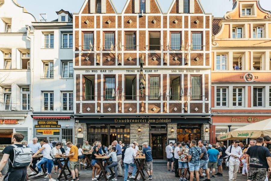 Düsseldorf: Altbier-Safari Beer Walking Tour - Price and value: $43 for five beers plus a brewery tour