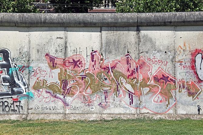 East Berlin and the Berlin Wall 2-Hour Walking Tour - Hackescher Markt to Friedrichstraße: border memories in plain sight