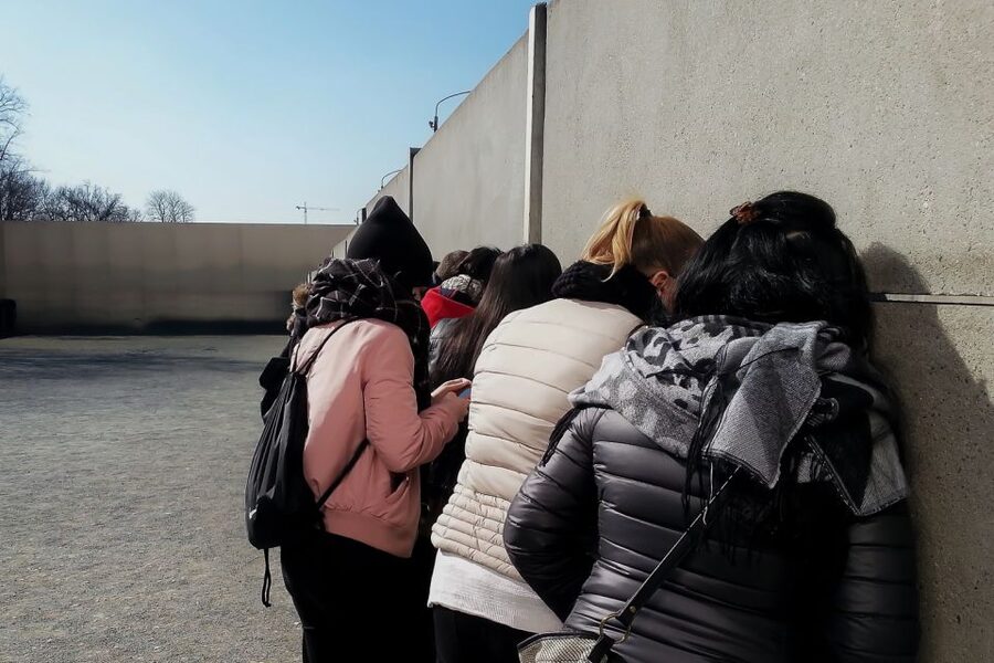 East Berlin and the Wall: Walking Tour - Wall stories you can walk through on a 3–3.5 hour timeline