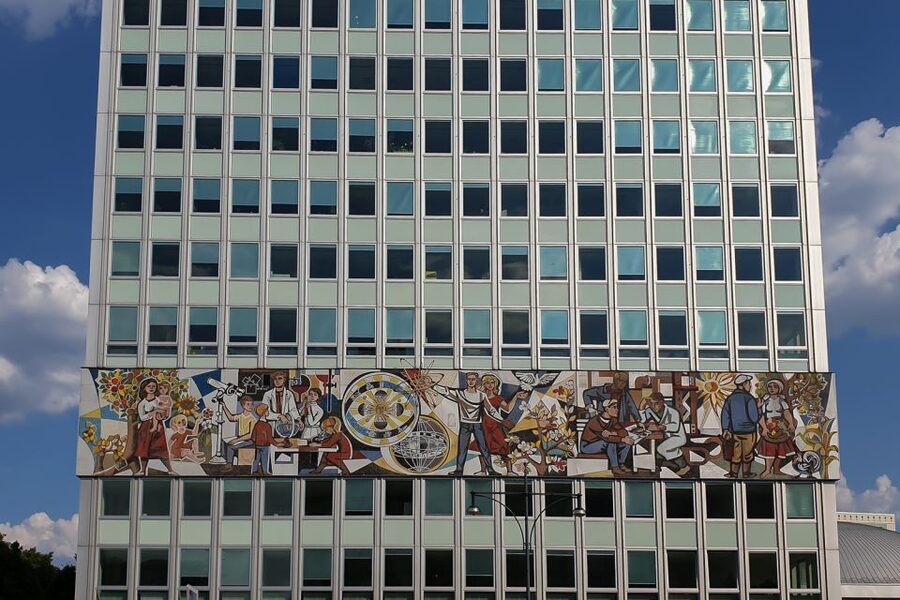 East Berlin and the Wall: Walking Tour - East Side Gallery: the Wall turned into murals and a global symbol