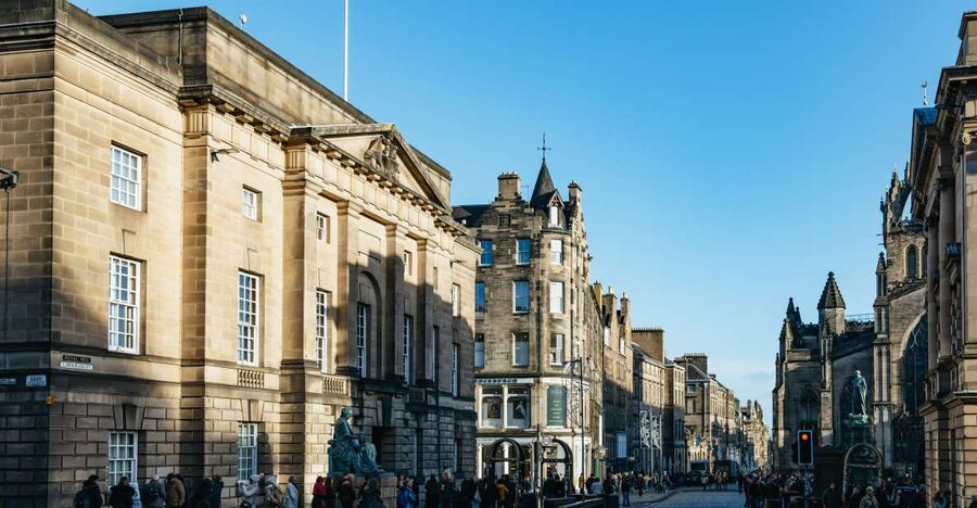 Edinburgh: 3-Hour Guided Walking Tour - Scott Monument finish: a smart place to regroup
