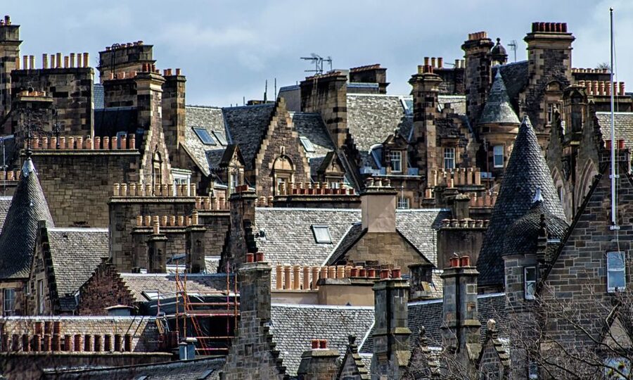 Edinburgh: 3-Hour Historical Walking Tour in Italian - Royal Mile to “The Famous People” Stops: David Hume and Makars’ Court