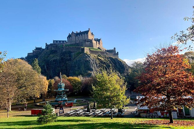 Edinburgh Castle: Guided Walking Tour with Entry Ticket - The walk up to the castle: stories before the skyline