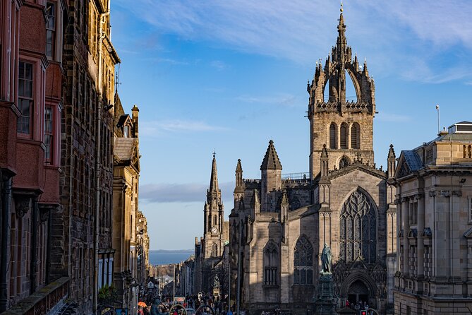 Edinburgh Castle: Guided Walking Tour with Entry Ticket - Outdoors-only narration: what you see around the walls