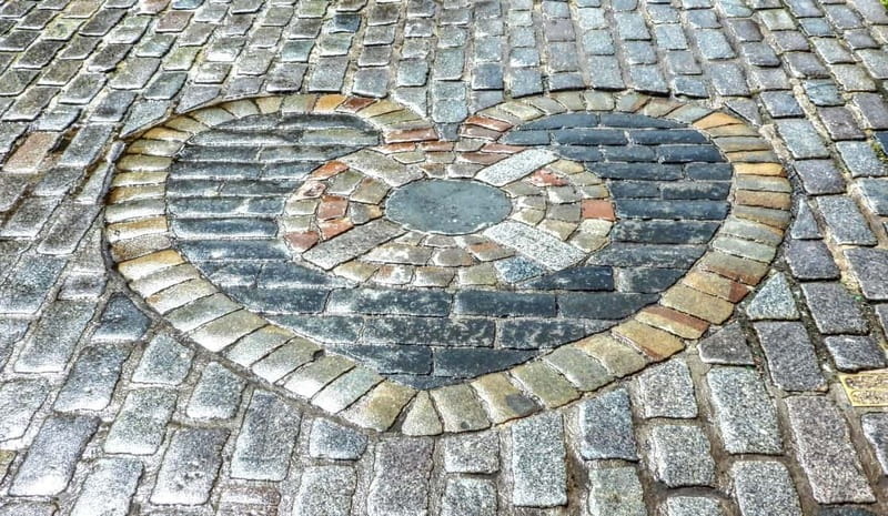 Edinburgh: Dark History Royal Mile Walking Tour - Starting at St. Giles Cathedral: where the walk sets its tone