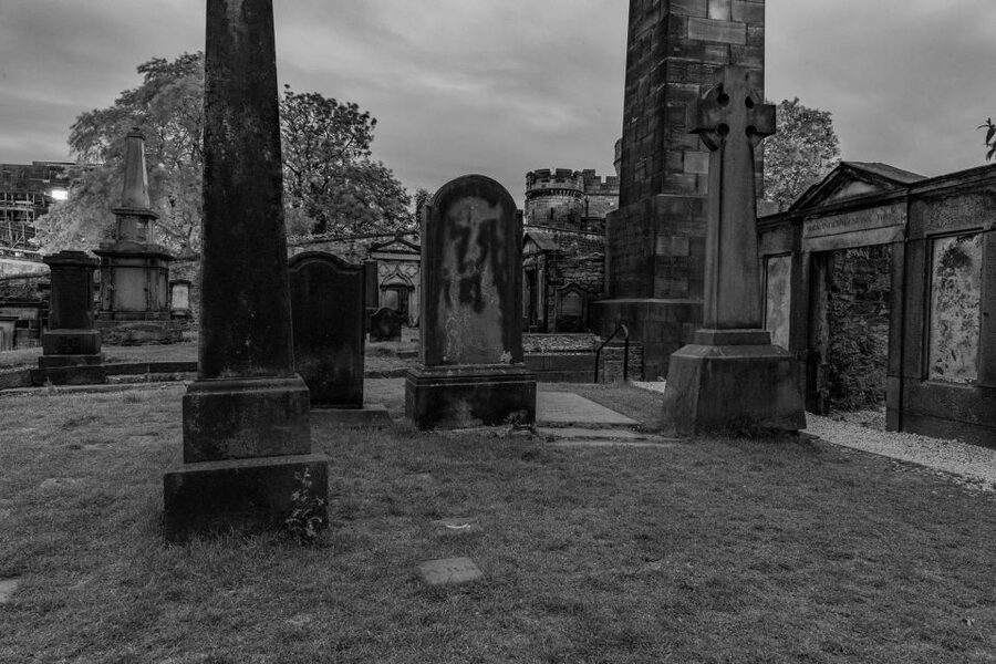 Edinburgh: Dark Secrets of the Old Town Ghost Walking Tour - What Makes This Edinburgh Dark Secrets Tour Feel Worth It