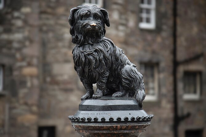 Edinburgh Full Day Walking Tour with Castle Included -Small Group - Lunch break on High Street: fuel up without losing momentum