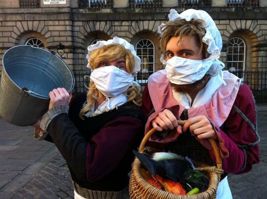 Edinburgh Ghosts & Gore Walking Tour - From Castlehill to Lawnmarket: what happens during the 90 minutes
