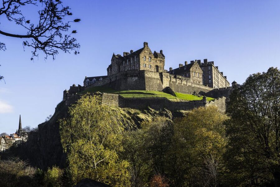 Edinburgh: Harry Potter Wizard Walking Tour, Kids Join Free - Meeting at Tron Kirk and Getting Oriented on the Royal Mile