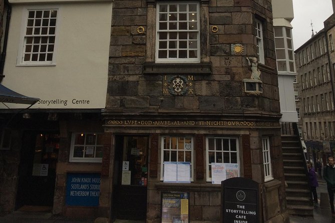 Edinburgh: History Lovers Old Town Walking Tour - Grassmarket: Old Pubs, Rough Stories, and a Castle View