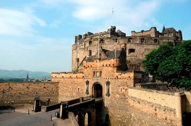 Edinburgh: Multi-Sensory Old Town Historical Walking Tour - Meeting at Mercat Cross: where the walk really begins