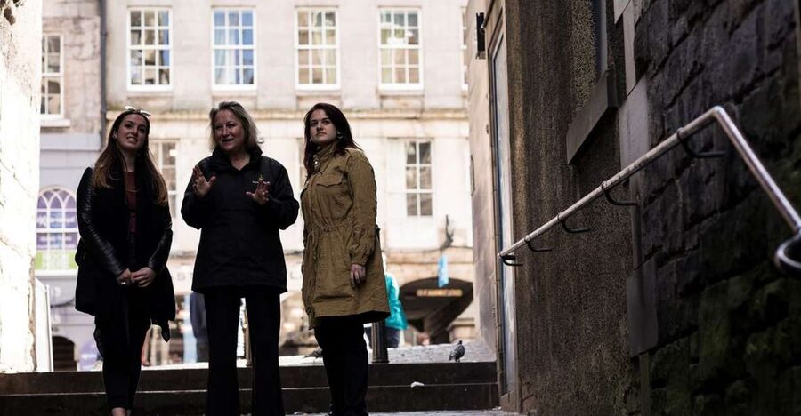 Edinburgh: Multi-Sensory Old Town Historical Walking Tour - Royal Mile (15 minutes): linking royalty, rebellion, crime, and culture