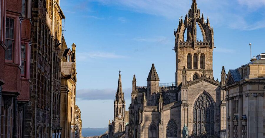 Edinburgh: Old Town History Walking Tour - Entering Edinburgh Old Town Fast, Without Feeling Rushed
