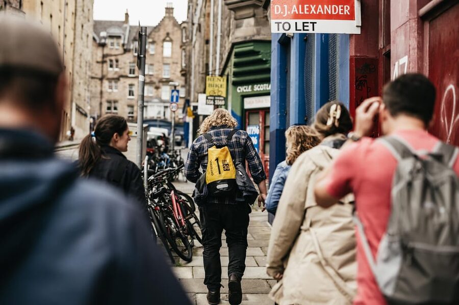 Edinburgh: Pubs and History Guided Walking Tour with Beer - What your guide actually teaches: ingredients, science, and how to pick favorites