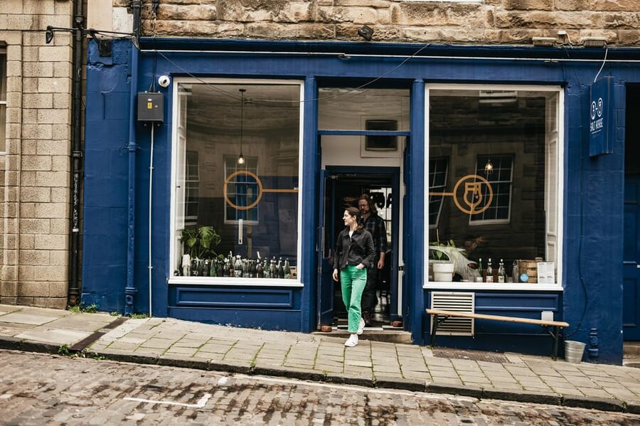 Edinburgh: Pubs and History Guided Walking Tour with Beer - Who should book (and who might skip)