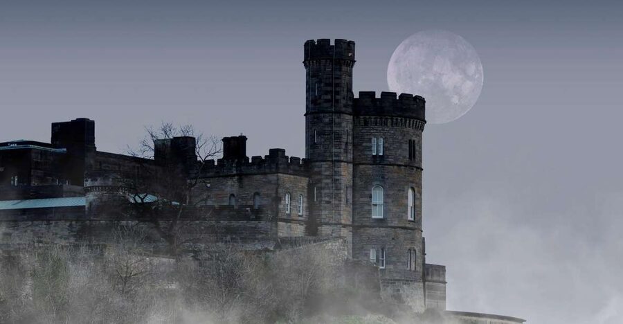 Edinburgh: The Dark Side Walking Tour - From the Royal Mile to the wrong side of history