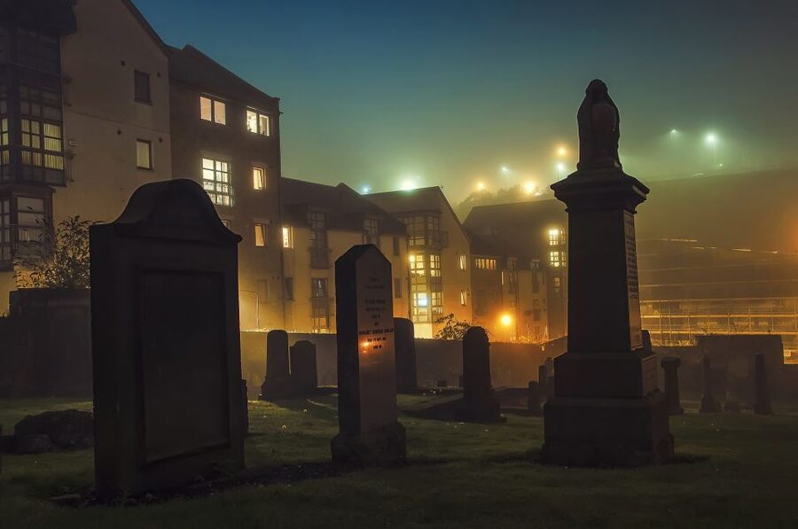 Edinburgh: The Dark Side Walking Tour - Royal Mile walk-through: Burke and Hare in context