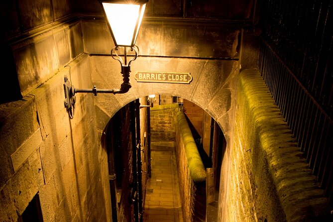 Edinburgh: Witches & Haunted History Walking Tour - Entering Edinburgh’s witch-trial world: what to expect in 1 hour 10–15
