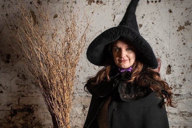 Edinburgh: Witches & Haunted History Walking Tour - Lady Stairs House courtyard: gruesome history plus Scotland’s National Poet