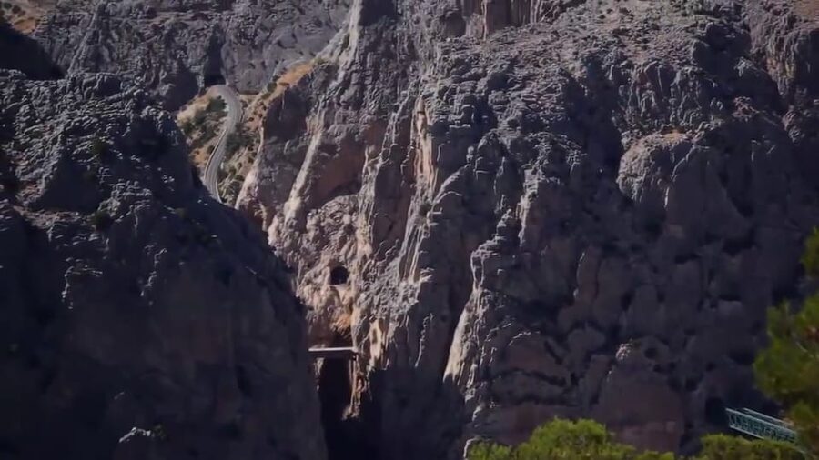 El Chorro: Caminito del Rey Gorge Route Guided Walking Tour - Caminito del Rey and Gaitanes Gorge: what this 3-hour walk feels like
