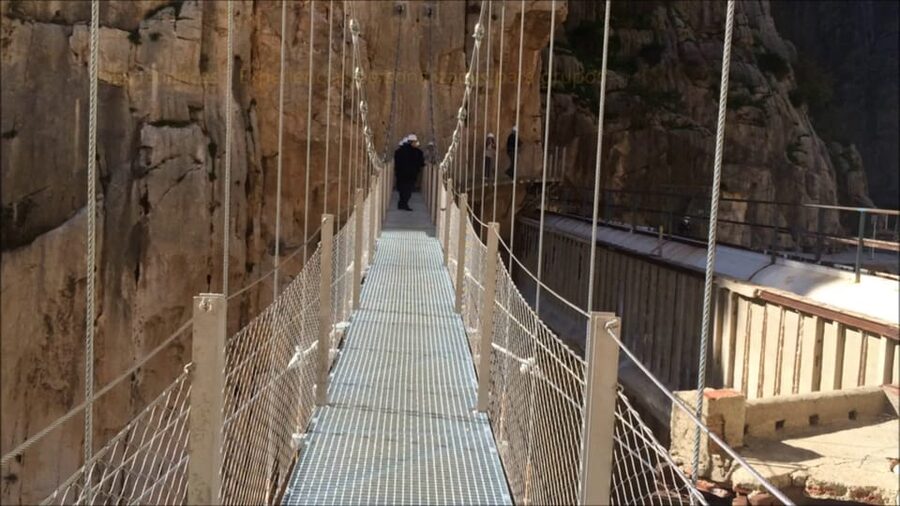 El Chorro: Caminito del Rey Gorge Route Guided Walking Tour - Meeting at Caminito del Rey Acceso Norte: parking, gates, and real-world timing