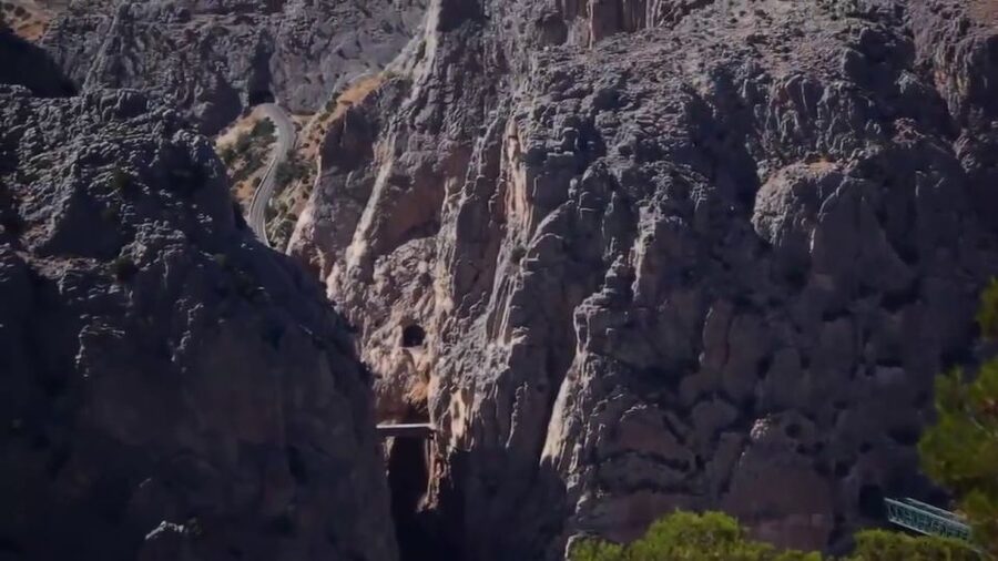 El Chorro: Caminito del Rey Gorge Route Guided Walking Tour - What you learn from the guide while you walk