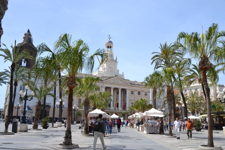 English Cádiz Tour: Walking Tour with Local Guide - Market Stop Potential: Local Food Confidence Boost