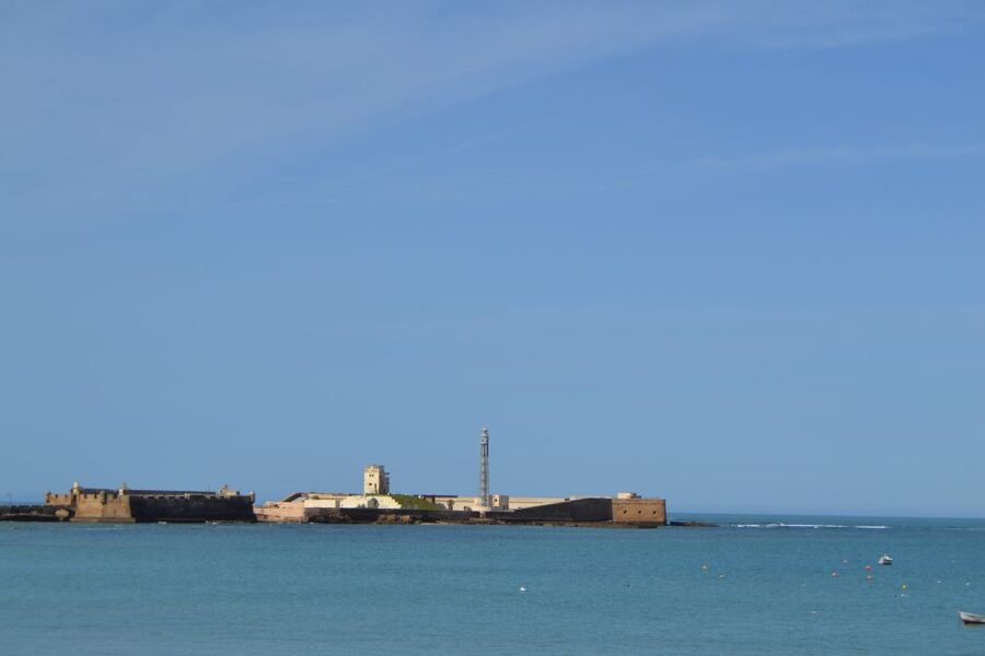English Cádiz Tour: Walking Tour with Local Guide - La Caleta Beach and the Viewpoint Advantage