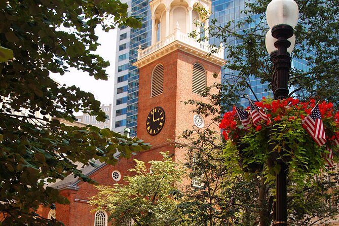 Entire Freedom Trail Walking Tour: Includes Bunker Hill and USS Constitution - From Park Street to Charlestown Navy Yard: the route that keeps the story moving