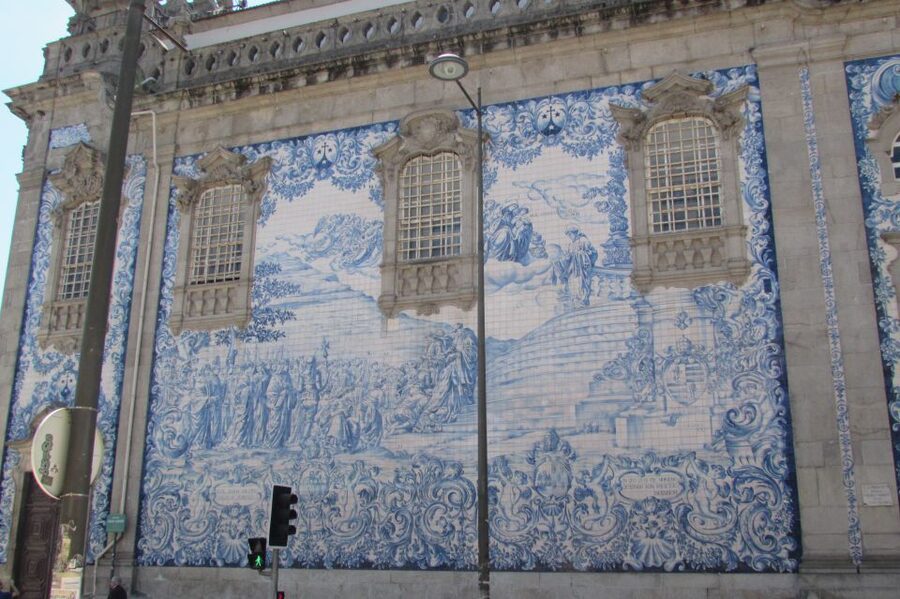 Essential Porto Walking Tour - Practical Tips: Shoes, Hills, and Finding Your Guide