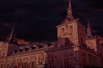 Evening Walking Tour: Spanish Inquisition & Legends of Old Madrid - Plaza de la Villa: old Madrid’s darker streets in manageable bites