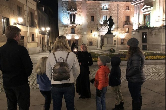 Evening Walking Tour: Spanish Inquisition & Legends of Old Madrid - The guides: period costume, theater energy, and real city character